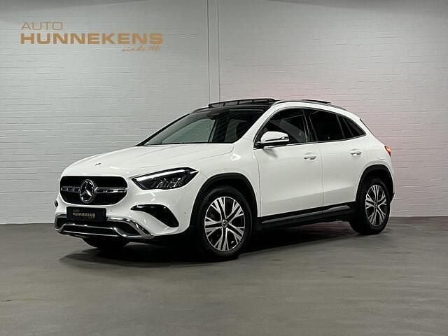 Wit Occasion 2023 Mercedes GLA180 SUV | € 37.800 (Goede deal) - Afbeelding 1/3