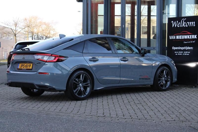 Nieuw Honda Civic Elegance 143 PK (105 kW) 2025 Grijs (metallic) Hatchback