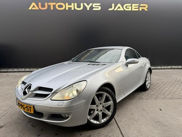 Grijs, metallic lak Gebruikt 2004 Mercedes SLK200 Cabriolet | € 7.499 (Eerlijke prijs) - Afbeelding 1/4