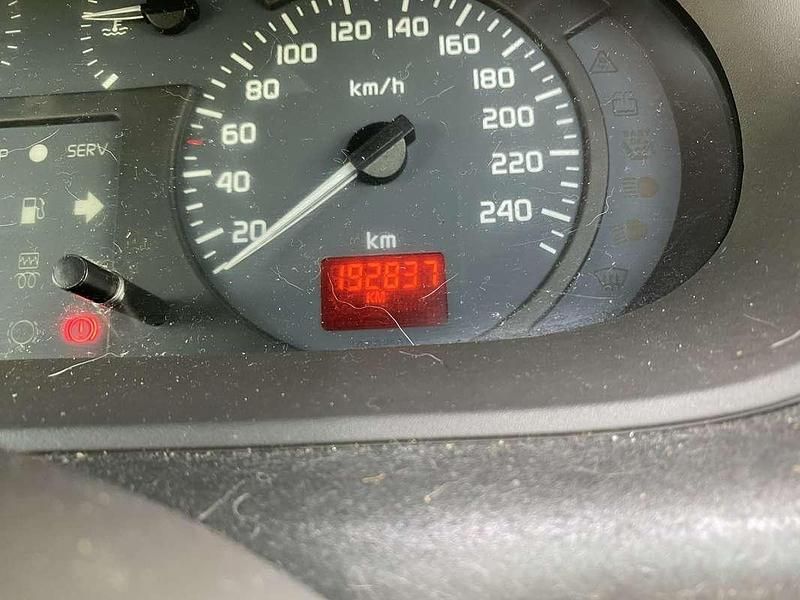 Rood Gebruikt 2003 Renault Scénic Expression MPV | € 980 (Eerlijke prijs) - Afbeelding 1/4