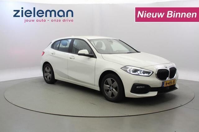 Wit Gebruikt 2020 BMW 118 Executive Hatchback | € 19.345 (Goede deal) - Afbeelding 1/4