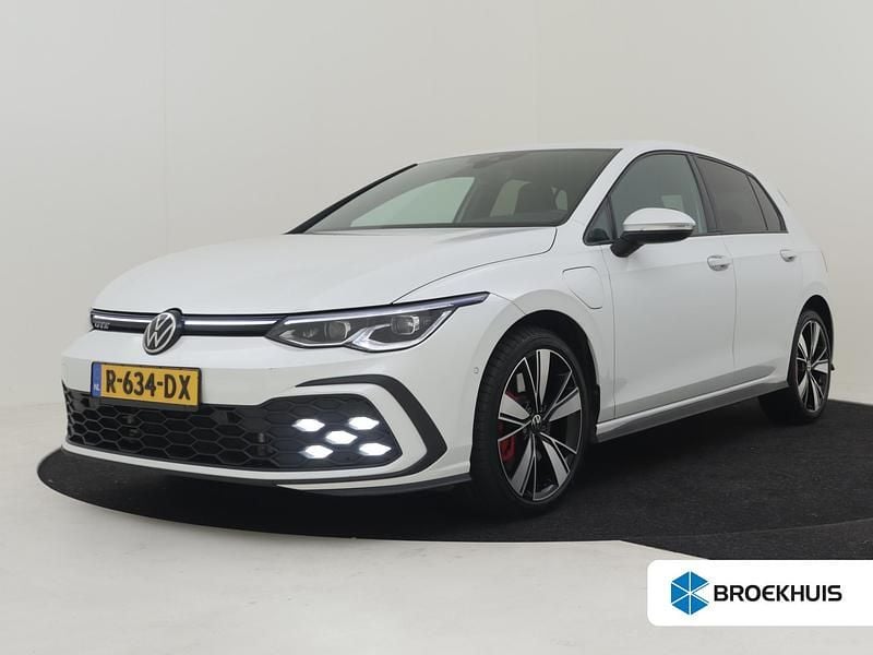 Wit Gebruikt 2021 VW Golf VIII GTE Hatchback | € 27.395 (Eerlijke prijs) - Afbeelding 1/4