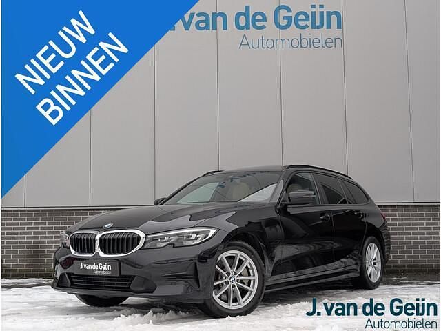 Zwart Occasion 2020 BMW 330 Sport Line Stationwagen | € 19.995 (Goede deal) - Afbeelding 1/4