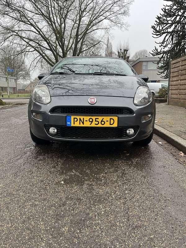 Grijs Occasion 2017 Fiat Punto MPV | € 7.000 (Iets duurder) - Afbeelding 1/4