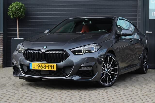 Grijs Gebruikt 2020 BMW 218 M Sport Coupé | € 25.995 (Eerlijke prijs) - Afbeelding 1/4