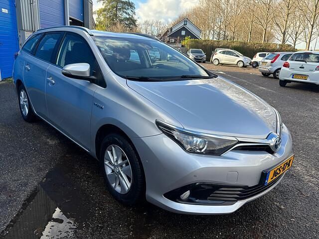 Occasion Toyota Auris 99 PK (72 kW) 2018 Grijs Hatchback