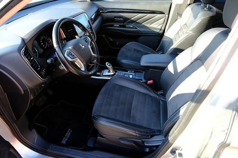 Occasion Mitsubishi Outlander P-HEV 135 PK (99 kW) 2019 Grijs SUV