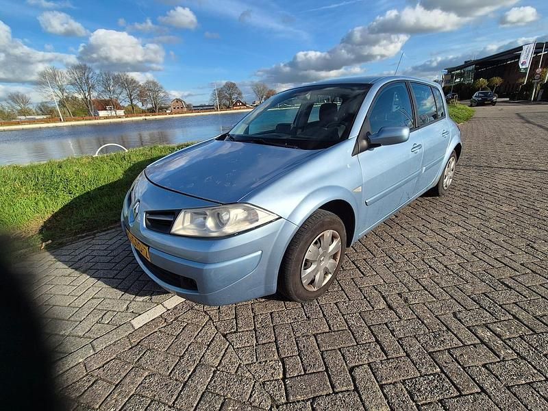 Blauw Occasion 2008 Renault Mégane III Business Hatchback | € 1.950 (Eerlijke prijs) - Afbeelding 1/4