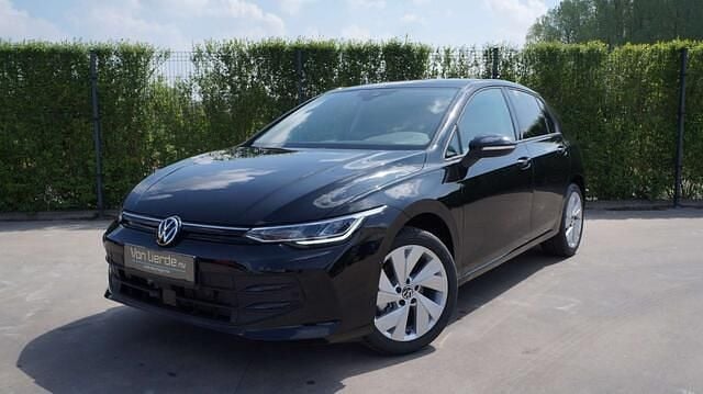 Zwart Nieuw 2025 VW Golf VIII Life Sedan | € 29.990 (Super prijs) - Afbeelding 1/4