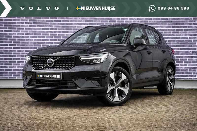 Zwart Gebruikt 2024 Volvo XC40 Plus SUV | € 41.899 (Eerlijke prijs) - Afbeelding 1/3