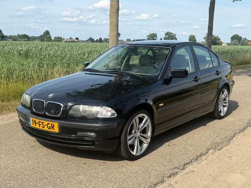 Zwart Gebruikt 2000 BMW 318 Executive Sedan | € 2.250 (Eerlijke prijs) - Afbeelding 1/4