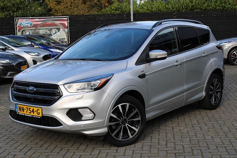 Grijs Gebruikt 2017 Ford Kuga ST-Line SUV | € 15.995 (Eerlijke prijs) - Afbeelding 1/4
