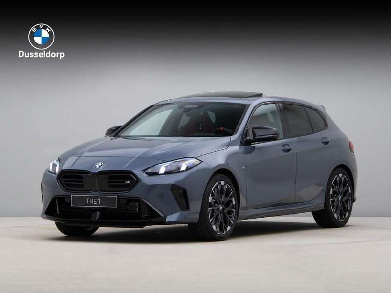 Grijs Nieuw 2025 BMW M135 Performance Hatchback | € 96.781 - Afbeelding 1/4