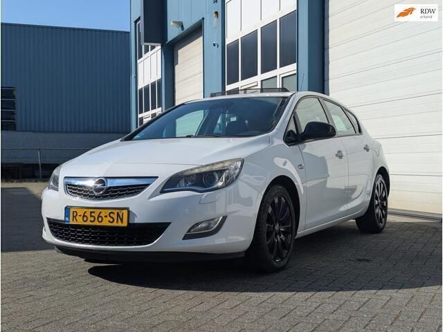 Wit Gebruikt 2010 Opel Astra Cosmo Hatchback | € 2.199 (Eerlijke prijs) - Afbeelding 1/4