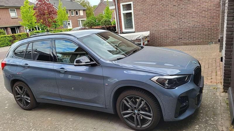 Grijs Gebruikt 2021 BMW X1 SUV | € 30.500 (Iets duurder) - Afbeelding 1/4