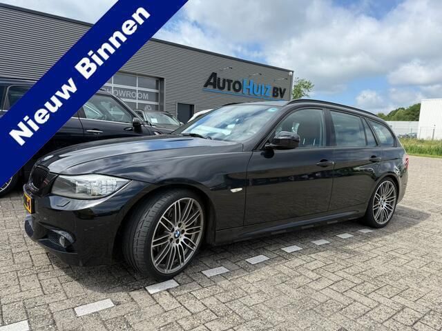 Zwart Gebruikt 2012 BMW 325 Sport Line Stationwagen | € 15.990 (Duur) - Afbeelding 1/4