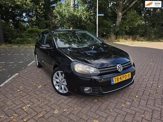 Zwart Gebruikt 2010 VW Golf VI Highline Hatchback | € 5.799 (Goede deal) - Afbeelding 1/4
