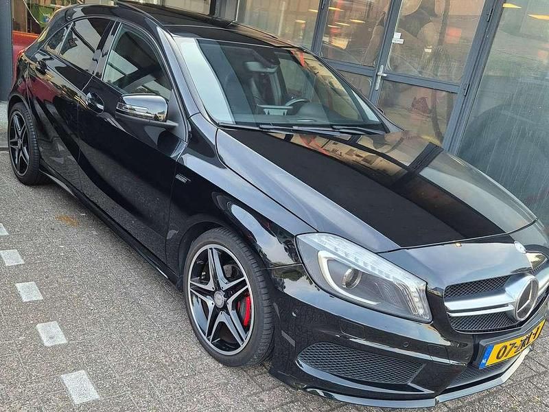Zwart Gebruikt 2013 Mercedes A180 Ambition Stationwagen | € 17.500 (Duur) - Afbeelding 1/4
