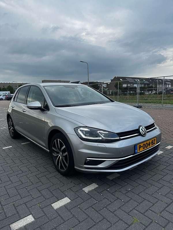 Grijs Gebruikt 2019 VW Golf VII Highline Stationwagen | € 14.995 (Goede deal) - Afbeelding 1/4