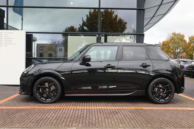 Nieuw Mini Cooper 156 PK (114 kW) 2025 Zwart Hatchback