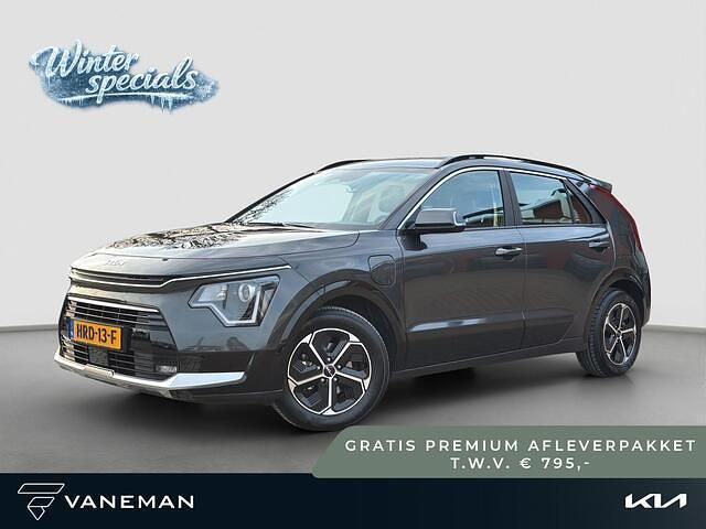Grijs Occasion 2025 Kia Niro SUV | € 35.935 (Eerlijke prijs) - Afbeelding 1/4