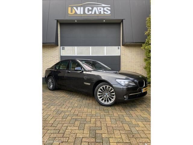 Grijs Gebruikt 2008 BMW 740 Executive Sedan | € 13.500 (Eerlijke prijs) - Afbeelding 1/4