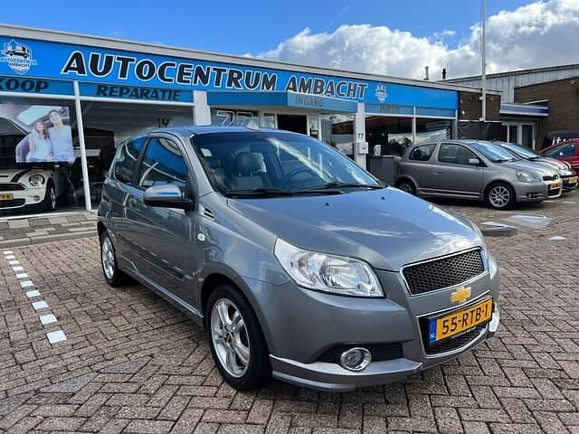 Grijs Gebruikt 2011 Chevrolet Aveo LS Hatchback | € 2.999 (Eerlijke prijs) - Afbeelding 1/4
