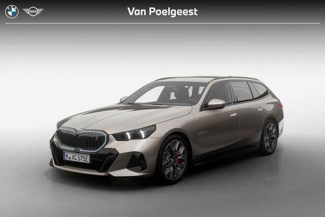 Oxidgrau metallic (grijs metallic) Nieuw 2025 BMW i5 M Sport Sedan | € 102.831 (Iets duurder) - Afbeelding 1/4