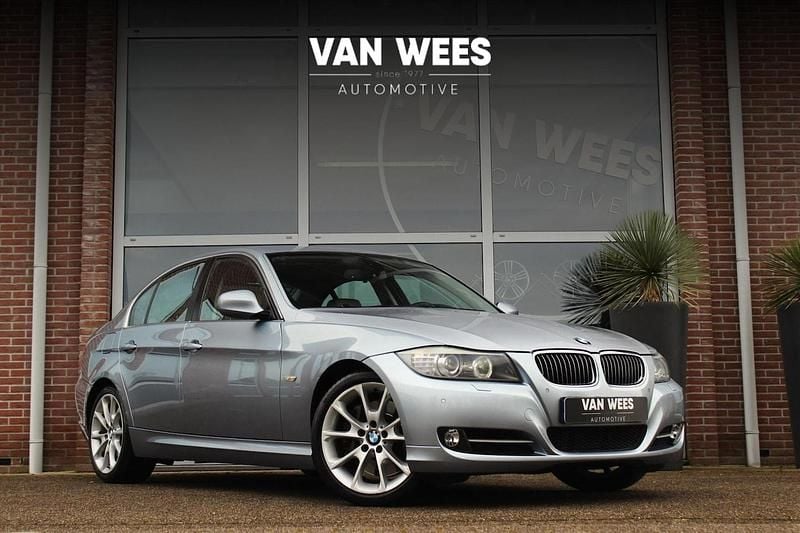 Blauw, metallic lak Gebruikt 2008 BMW 335 Executive Sedan | € 13.950 (Eerlijke prijs) - Afbeelding 1/3