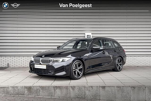 Zwart Gebruikt 2024 BMW 318 M Sport Stationwagen | € 41.800 (Eerlijke prijs) - Afbeelding 1/4