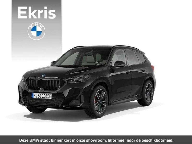 Zwart, metallic lak Nieuw 2025 BMW X1 M Sport SUV | € 71.219 (Eerlijke prijs) - Afbeelding 1/4