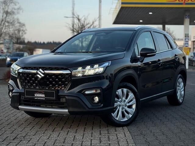 Zwart Occasion 2025 Suzuki SX4 S-Cross SUV | € 30.750 (Eerlijke prijs) - Afbeelding 1/4