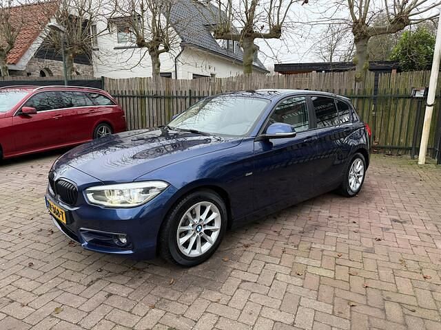 Blauw Gebruikt 2016 BMW 118 Executive Hatchback | € 11.790 (Eerlijke prijs) - Afbeelding 1/4