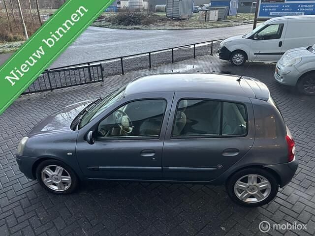 Blauw Occasion 2005 Renault Clio II Authentique Hatchback | € 875 (Goede deal) - Afbeelding 1/4