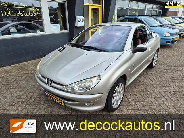 Grijs Gebruikt 2003 Peugeot 206 CC Roland Garros Cabriolet | € 2.340 (Eerlijke prijs) - Afbeelding 1/4