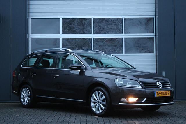 Bruin Gebruikt 2011 VW Passat Comfortline Stationwagen | € 7.499 (Iets duurder) - Afbeelding 1/4