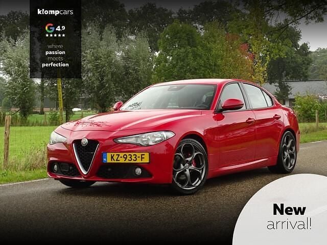 Rood Gebruikt 2017 Alfa Romeo Giulia Super Sedan | € 19.770 (Eerlijke prijs) - Afbeelding 1/4