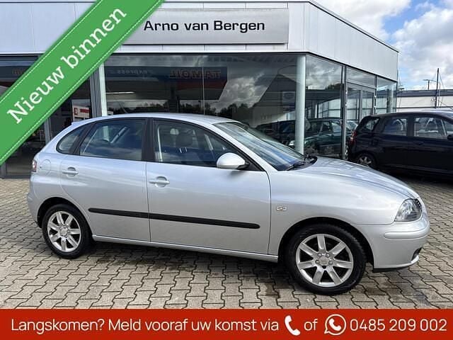 Grijs Gebruikt 2006 Seat Ibiza Hatchback | € 2.499 (Eerlijke prijs) - Afbeelding 1/4