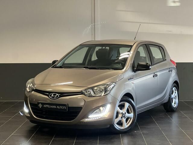 Bruin Gebruikt 2013 Hyundai i20 Edition Hatchback | € 6.450 (Eerlijke prijs) - Afbeelding 1/4