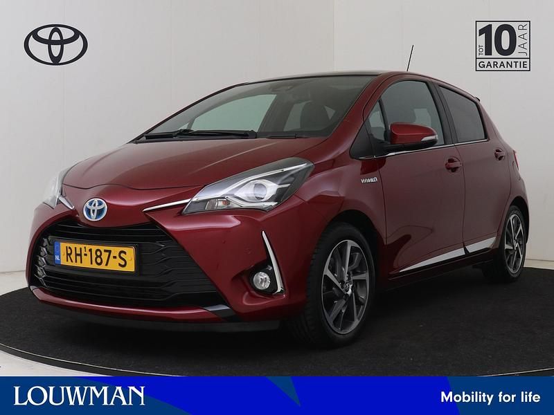 Rood Occasion 2017 Toyota Yaris Hybrid Premium Hatchback | € 16.450 (Eerlijke prijs) - Afbeelding 1/4