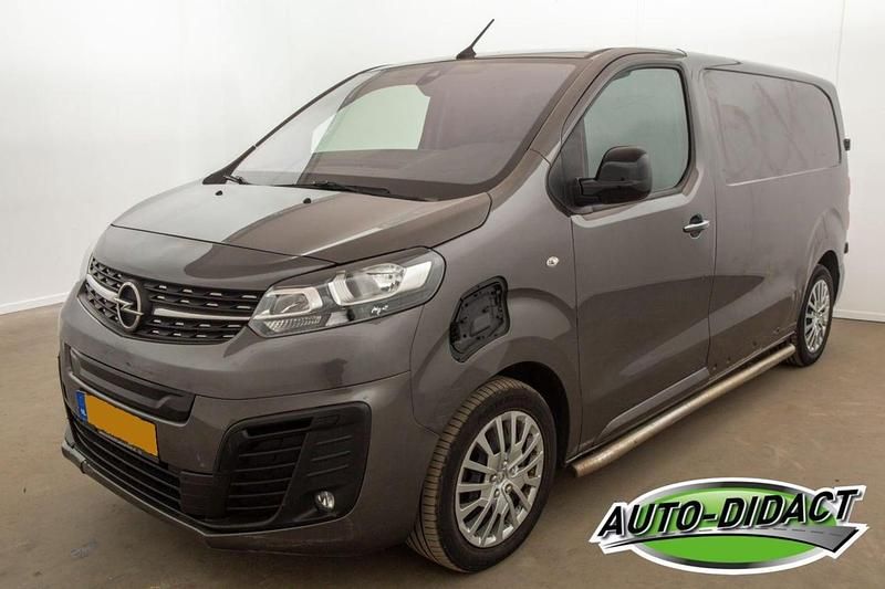 Grijs Occasion 2022 Opel Vivaro-e Combi Innovation Van | € 9.950 - Afbeelding 1/4
