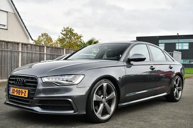Grijs Gebruikt 2013 Audi A6 S-Line Sedan | € 16.950 (Eerlijke prijs) - Afbeelding 1/4