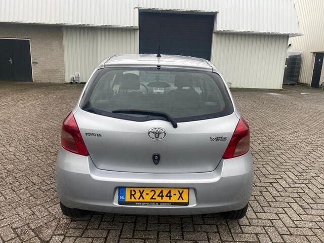 Occasion Toyota Yaris Terra 69 PK (50 kW) 2005 Grijs Hatchback