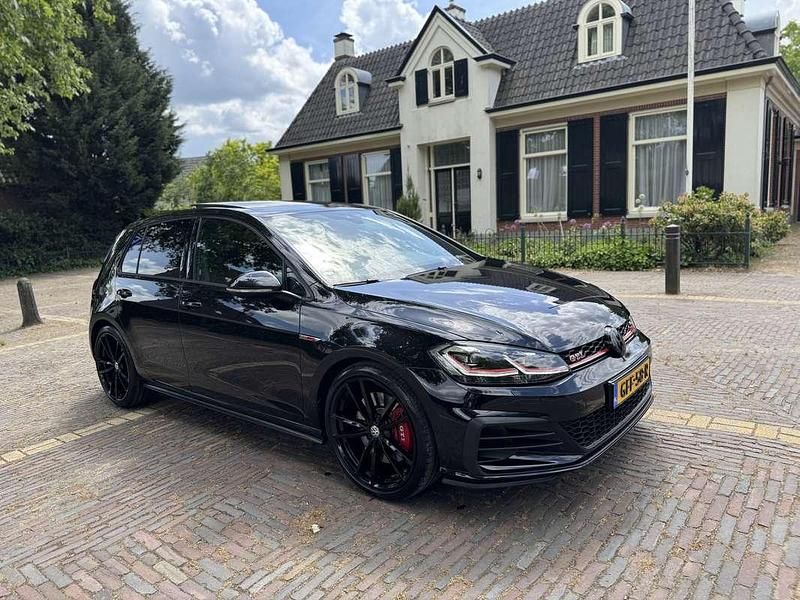 Zwart Gebruikt 2019 VW Golf VII GTI Stationwagen | € 23.995 (Eerlijke prijs) - Afbeelding 1/4