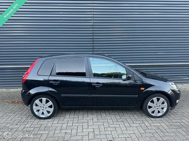 Occasion Ford Fiesta Ambiente 69 PK (50 kW) 2004 Zwart Hatchback
