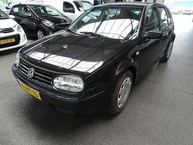 Zwart Gebruikt 2001 VW Golf IV Trendline Hatchback | € 995 (Goede deal) - Afbeelding 1/4