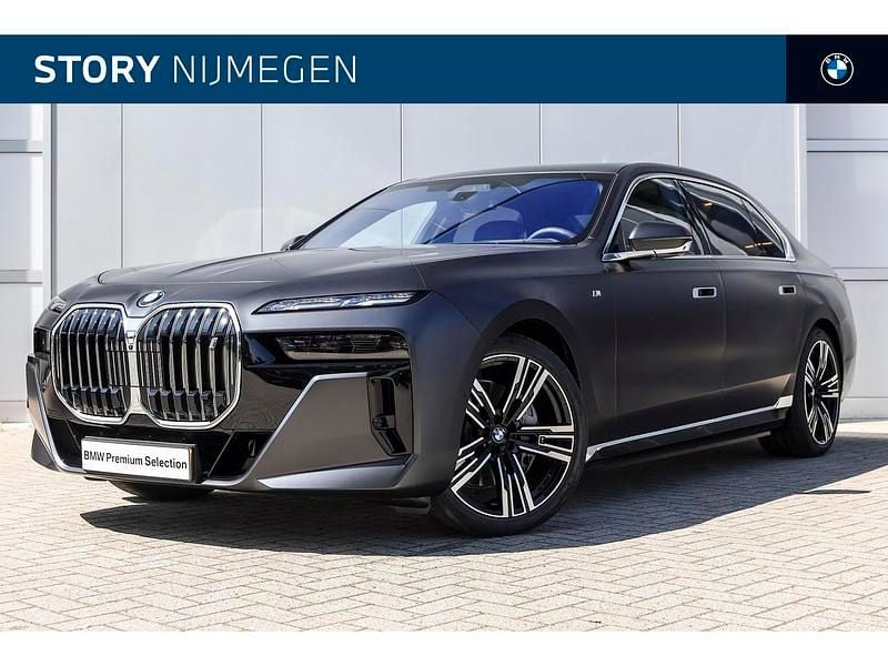 Grijs Gebruikt 2023 BMW i7 Executive Sedan | € 96.450 (Eerlijke prijs) - Afbeelding 1/4