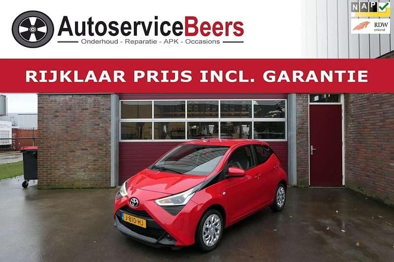 Rood Gebruikt 2020 Toyota Aygo X-play Hatchback | € 13.950 (Eerlijke prijs) - Afbeelding 1/4