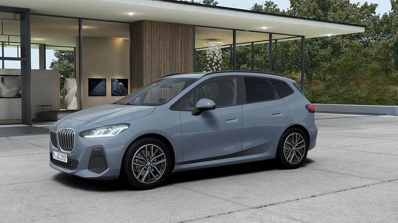 Grijs Nieuw 2025 BMW 220 Comfort Edition Stationwagen | € 65.070 - Afbeelding 1/4
