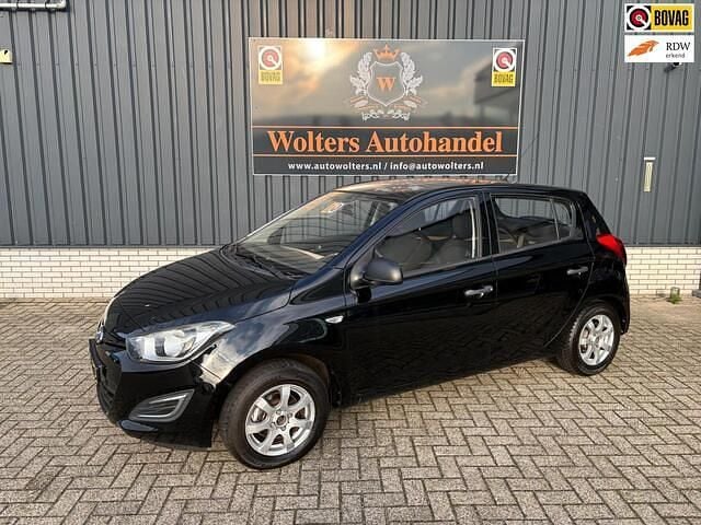 Zwart Occasion 2014 Hyundai i20 Edition Hatchback | € 6.450 (Goede deal) - Afbeelding 1/4